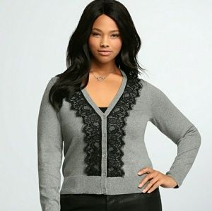 🚫SOLD🚫 GUC Torrid gray cardigan w/ black lace